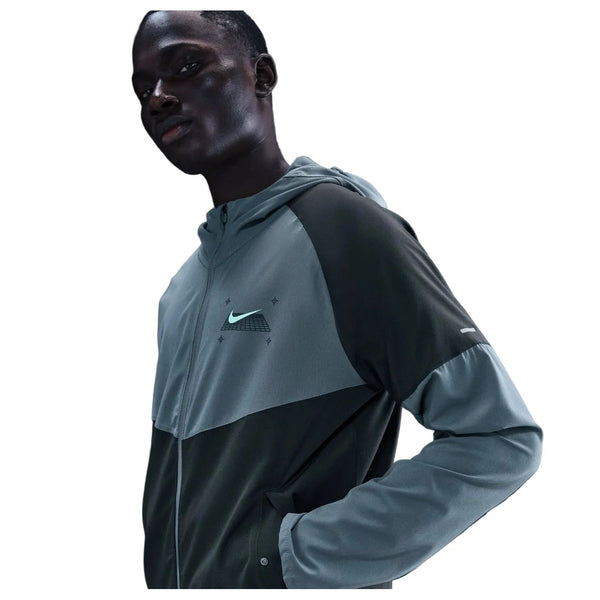 Nike Graphic Windrunner Running Jacket - Light Grey/Dark Grey
